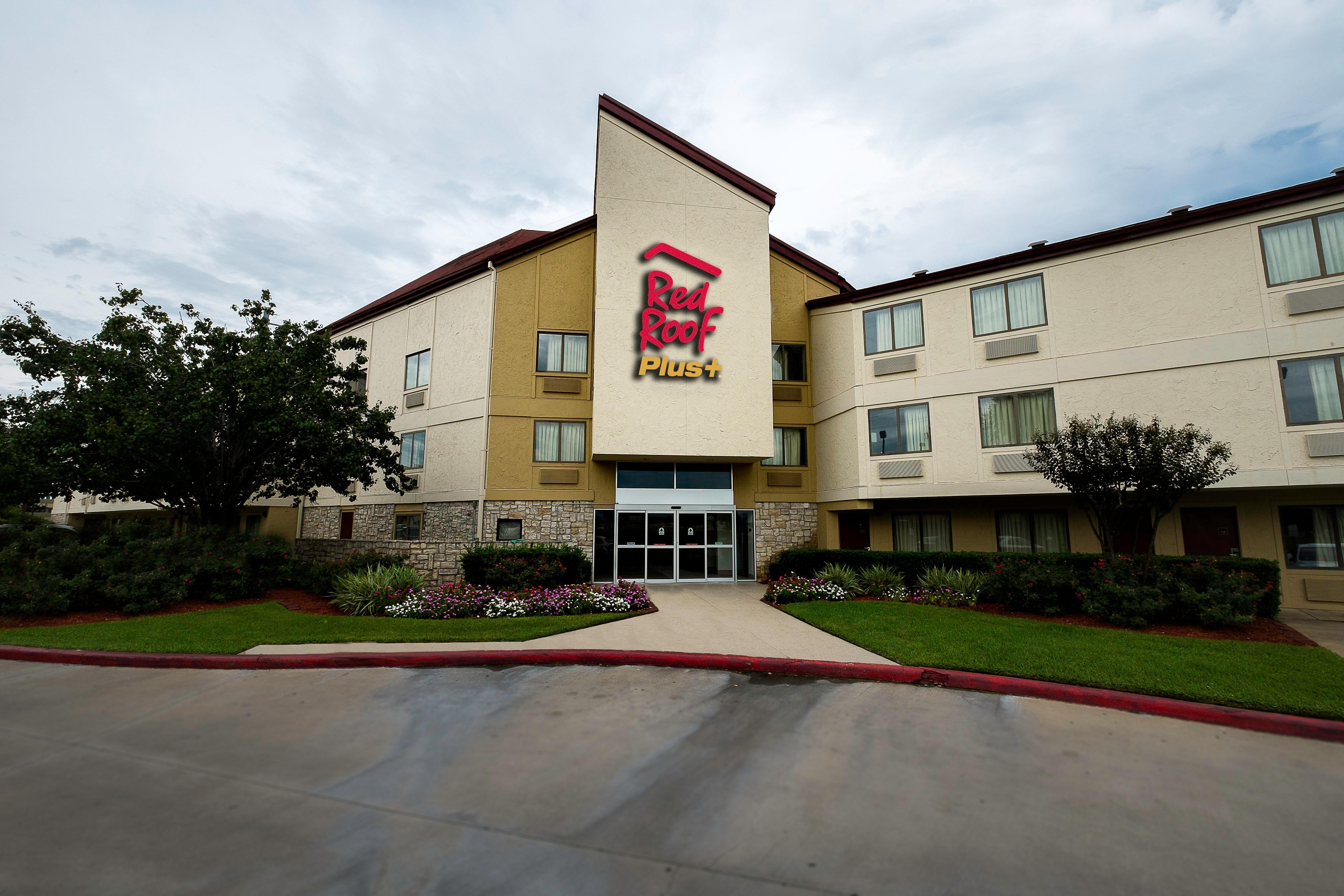 Red Roof Inn Plus+ Houston - Energy Corridor Exterior photo