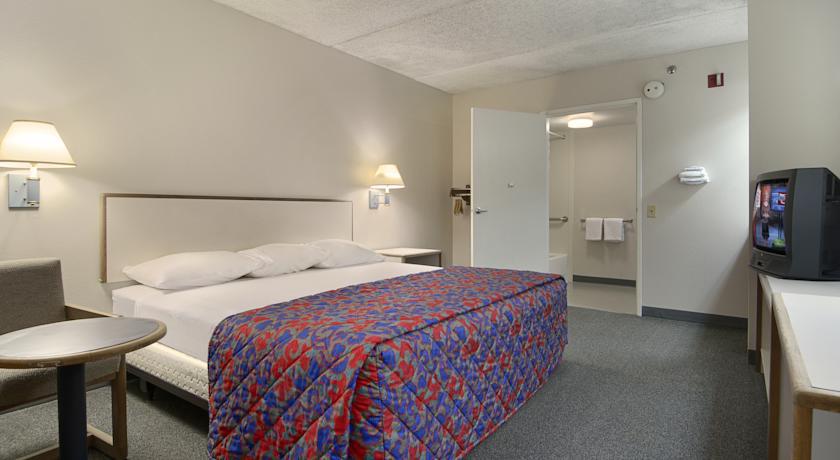 Red Roof Inn Plus+ Houston - Energy Corridor Room photo